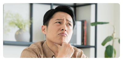悩んでいる男性