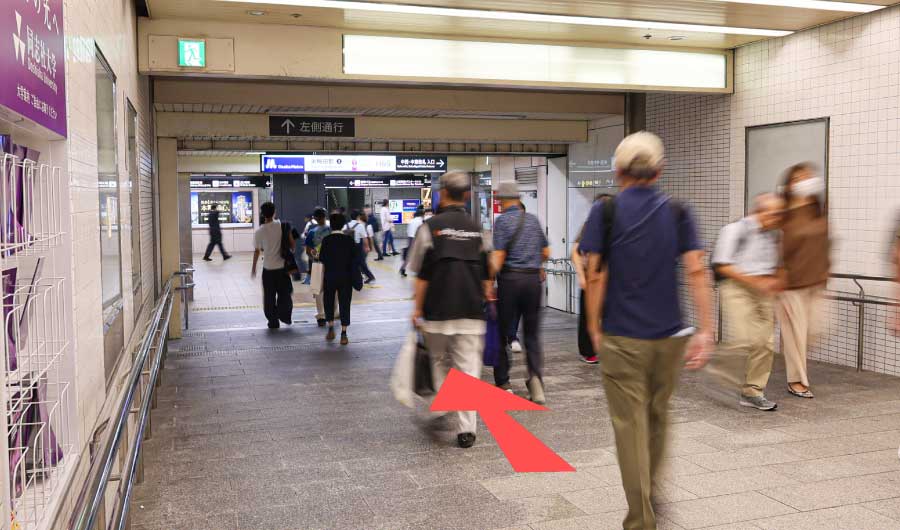 阪急梅田駅正面3階出口からのアクセス⑤