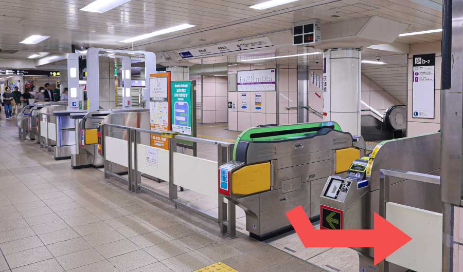 地下鉄東梅田駅南改札からのアクセス①