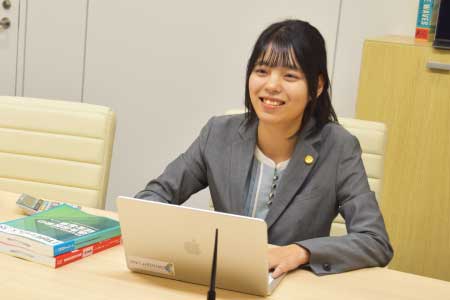 弁護士中野 真梨子