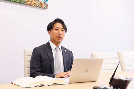 弁護士佐藤 慎一郎